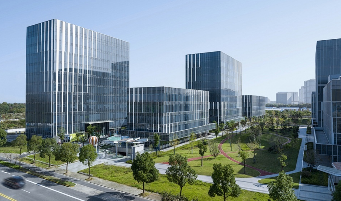 冬季室內(nèi)溫度 20°C，夏季室內(nèi)溫度 25℃，熱回收效率 70%，實現(xiàn)了節(jié)能減排與建筑舒適性的統(tǒng)一